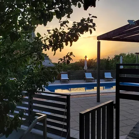 Sena - Private Pool, Sports Field, Bbq, Parking - Lovrec *