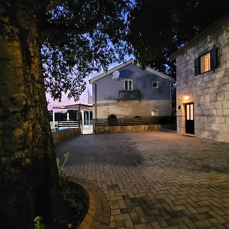 Holiday home Sena - Private Pool, Sports Field, Bbq, Parking - Lovrec