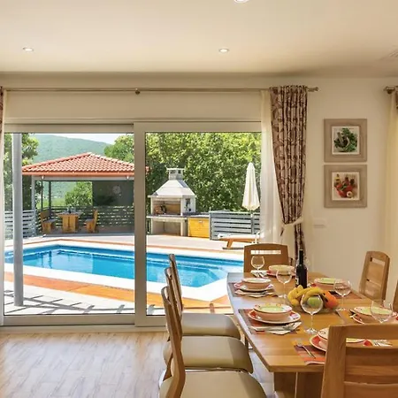 Holiday home Sena - Private Pool, Sports Field, Bbq, Parking - Lovrec Opanci