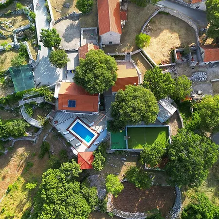 Ferienhaus Sena- Private 5 Bedroom With Pool, Lovrec, Makarska *