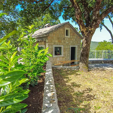 Ferienhaus Sena- Private 5 Bedroom With Pool, Lovrec, Makarska