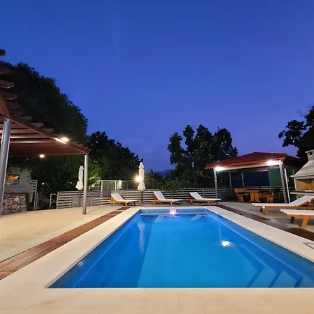 Ferienhaus Sena- Private 5 Bedroom With Pool, Lovrec, Makarska