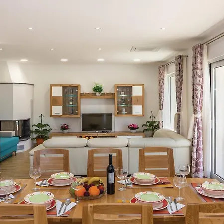 Sena- Private 5 Bedroom With Pool, Lovrec, Makarska Opanci