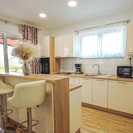Sena- Private 5 Bedroom With Pool, Lovrec, Makarska Ferienhaus
