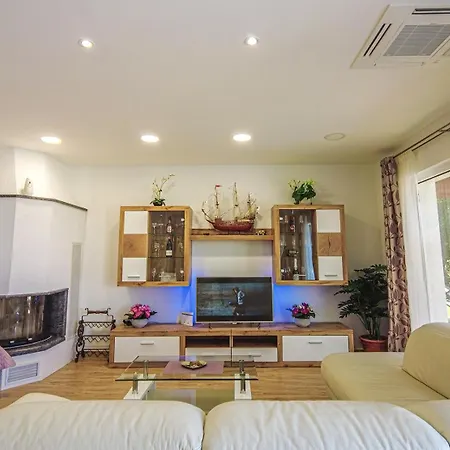Sena- Private 5 Bedroom With Pool, Lovrec, Makarska *