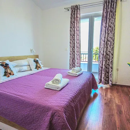 Ferienhaus Sena- Private 5 Bedroom With Pool, Lovrec, Makarska Opanci